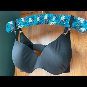Victoria’s Secret, Black, underwire T-shirt bra, lightly lined. 38C. NEW!